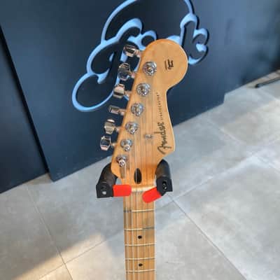 Fender Player Stratocaster with Maple Fretboard 2018 - 2024 - Black image 2