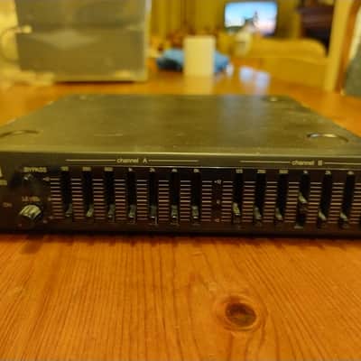 Yamaha Q100 - Stereo Graphic EQ 1990s image 2