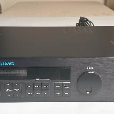 Roland DDR-30, digital PCM drum machine with VCA CEM3360 (x6). Synthpop beats