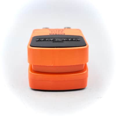 Behringer UZ400 Ultra Fuzz Guitar Effect Pedal image 8