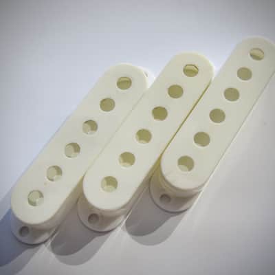 Fender Stratocaster Pickup Covers (3) Authentic Vintage Part Circa 1970-1976 Creme Plastic image 4