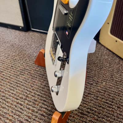 Fender LIMITED EDITION AMERICAN VINTAGE II 1951 TELECASTER®, PROTOTYPE WHITE 2025 - Prototype White image 3