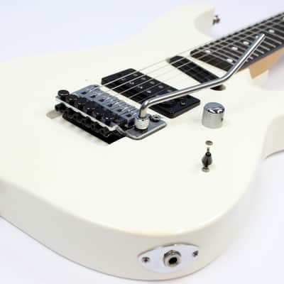 Vintage 1989-1991 Charvel Fusion Deluxe Electric Guitar, Flour (White), Japan, MIJ image 5