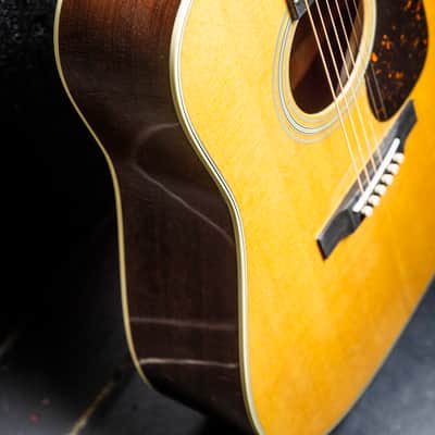 Martin D-28 - Natural image 6
