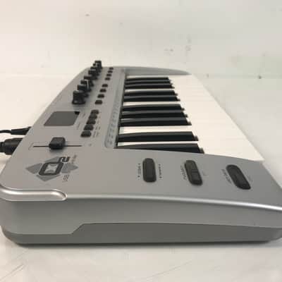 M-Audio O2 25-Key Ultra-Thin Mobile USB MIDI Controller image 7