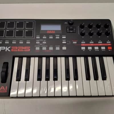 Akai MPK225 2014 - Present - Black