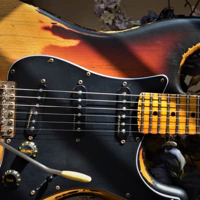 American Fender Stratocaster Sunburst Relic Noiseless Pickups image 1