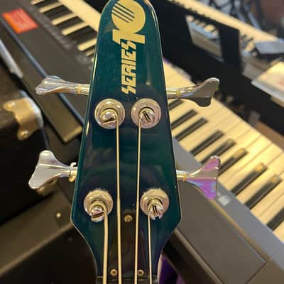 Series 10 4 String Bass - Emerald metallic image 3