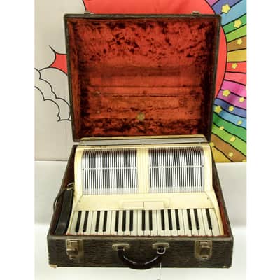 Used Scandalli Silvietto Student Accordion with Case image 13