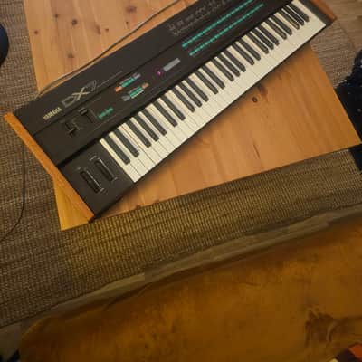 Yamaha DX7 - Legendary Synthesizer - Accessories - Excellent Condition / Revised