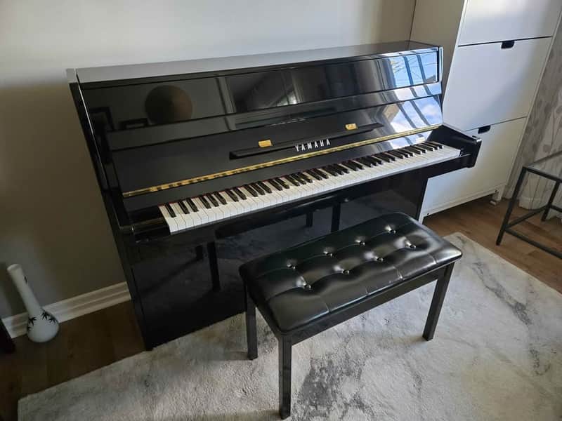 Piano Droits Yamaha C109 (2004 - Ébène Poli) image 1