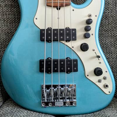 Fender Roscoe Beck Artist Series Signature Bass V 2004 - Teal Green Metallic image 2