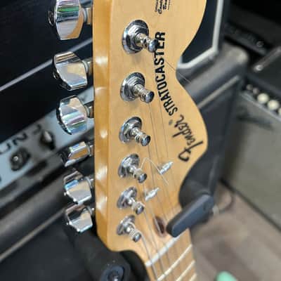 Fender American Special Stratocaster with Maple Fretboard 2013 - Surf Green image 6