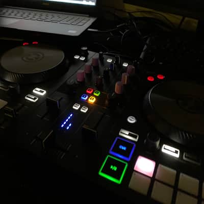 Native Instruments Traktor Kontrol S2 MK3 2018 - Black image 12
