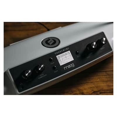 Moog Theremini with Assistive Pitch Correction, Built-In Tuner, Stereo Line Level Audio Outputs and Mini USB Jack image 3