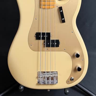 Fender Vintera II '50s Precision Bass 4-String Bass Guitar Desert Sand w/ Gig Bag