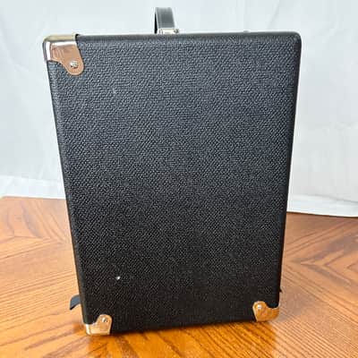 Fender Rumble 25 V3 25-Watt 1x8" Bass Combo image 6
