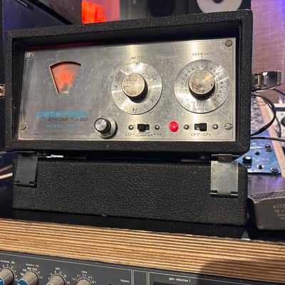 Refurbished Peterson Model 400 Strobe Tuner with case and mic! image 1