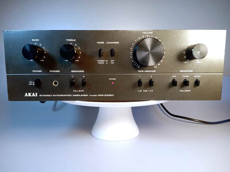 Akai AM 2250 amplificatore integrato / year 1978 image 1
