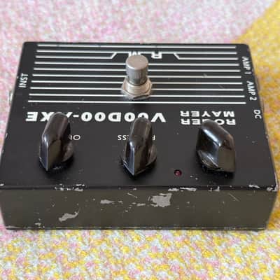 Roger Mayer Voodoo Axe Fuzz Pedal active splitter 90s image 3