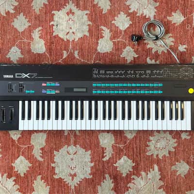 YAMAHA DX7 Digital Programmable Algorithm Synthesiser