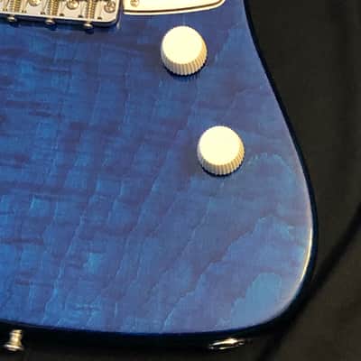 Harmony Silhouette Flamed Maple Top Blue Translucent image 5