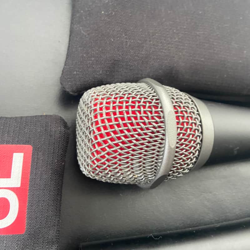 sE Electronics V7 Handheld Supercardioid Dynamic Microphone