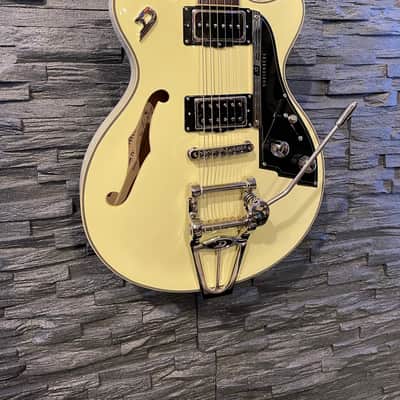 Duesenberg Fullerton TV 2022 - Vintage White image 2