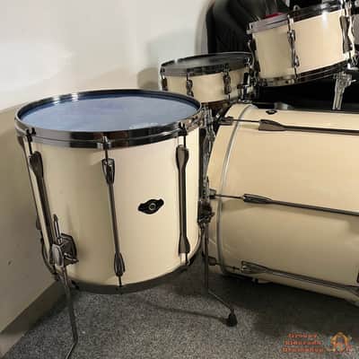 Tama Superstar Hyperdrive Birch 22,12,16 + 14 Drum Kit image 4