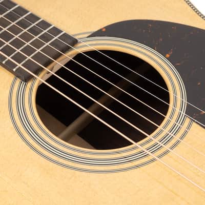 Martin 000-28 Standard Series Acoustic Guitar - Natural image 8