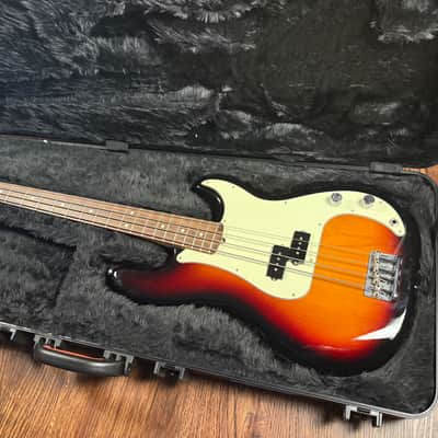 Fender American Professional Precision Bass 2018 - 3 Tone Sunburst - OHSC image 12