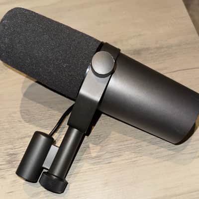 Shure SM7B Cardioid Dynamic Microphone – Excellent Condition