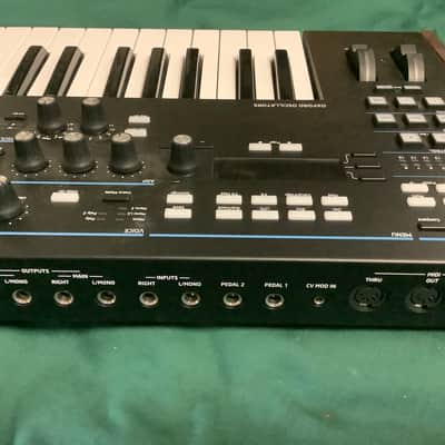 Novation Summit 61 key/16 voice synth Bild 5