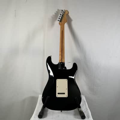 Fender Standard Stratocaster Left-Handed with Rosewood Fretboard 2003 - Black image 11