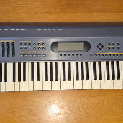 E-MU Systems E-MU Systems E-Synth Keyboard 76-Key 128-Voice Sampler Workstation 1997 - Gris