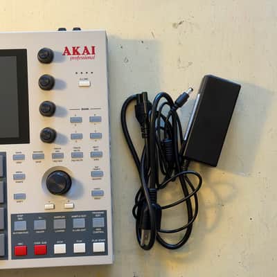 Akai MPC One Standalone MIDI Sequencer Retro Edition 2021 - Present Grey image 3