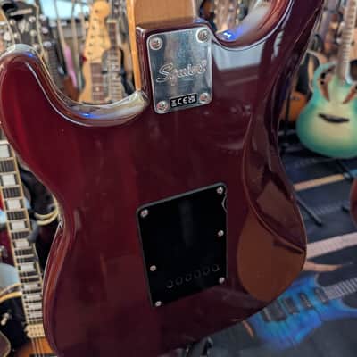 Immagine Squier Classic Vibe '70s Stratocaster HSS Electric Guitar- Walnut - 4