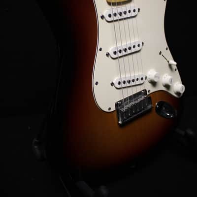 FENDER AMERICAN STRATOCASTER 2002 - 3 TONE SUNBURST image 6