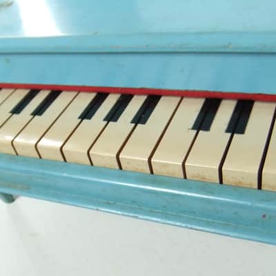 Rare, vintage or older unbranded Miniature 15-note Chime Piano - Good, used, worn image 2