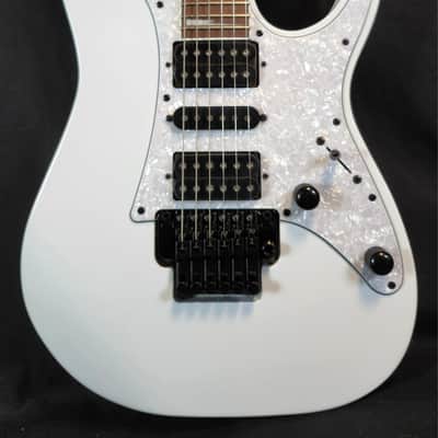 Ibanez RG450DXB RG Standard, Locking Nut, White image 1