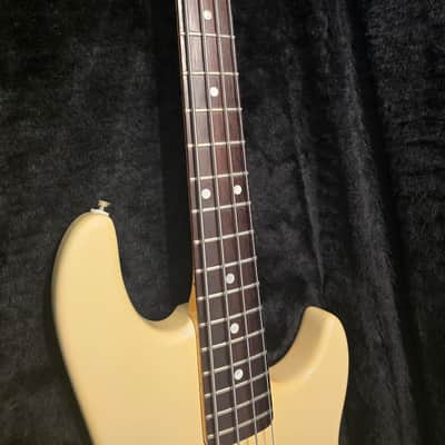G&L El Toro 1988 - White image 4