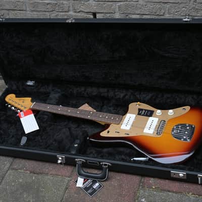 Fender Limited Edition Vintera II Road Worn 50s Jazzmaster- 3-Color Sunburst(4) image 12