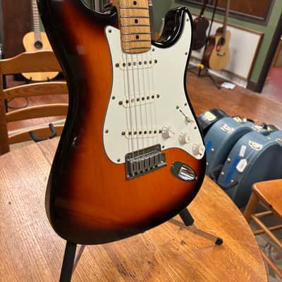 1994 Fender 40th Anniversary American Standard Stratocaster with Maple Fretboard Brown Sunburst image 3