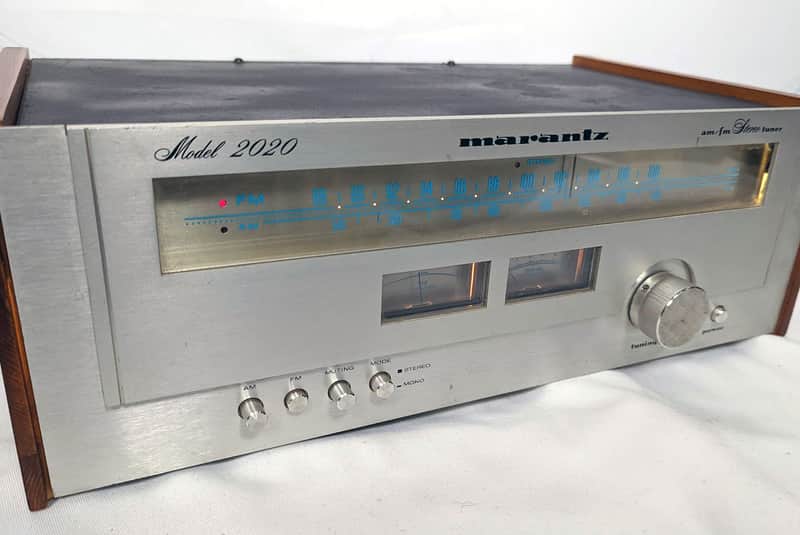 Marantz 2020 AM/FM Stereo Tuner w/ Wood Case - 1978 Silver image 1