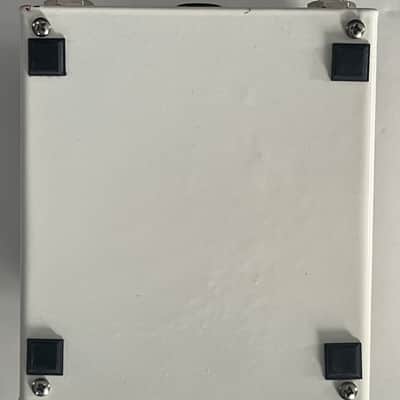 Menatone Howie 7 knob 2008 - White image 6