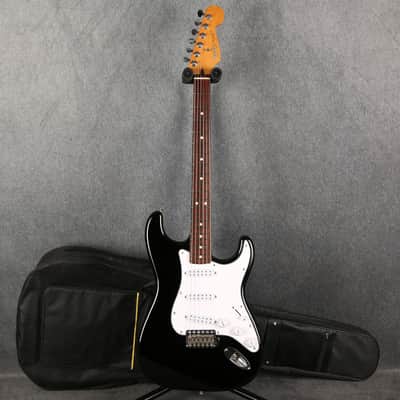 Fender Mexican Standard Stratocaster - Black - 2nd Hand (165666) image 2