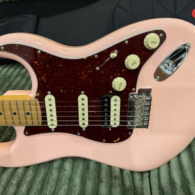 Fender limited edition player Stratocaster hss roasted neck shell pink 2021 image 10