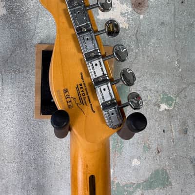 Vintage REVO Series 'Midline' Guitar ~ Two-Tone Sunburst image 7