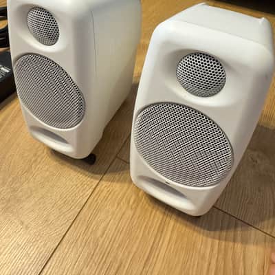 IK Multimedia iLoud Micro Monitor Pro Active Studio Monitor - Pair 2024 - Present - White image 1