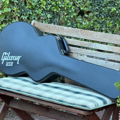 Gibson Signature Les Paul Guitar with OHSC 2012 - Excellent image 13